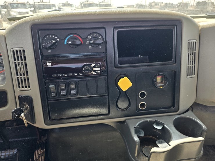 2018-international-durastar-4300-image-10