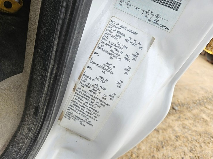 2009-ford-f550-image-44