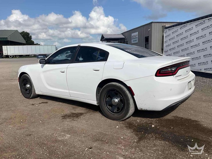 2017-dodge-charger-sedan-image-3