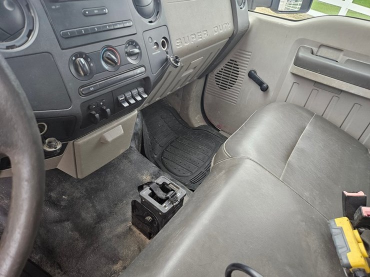 2009-ford-f550-image-29