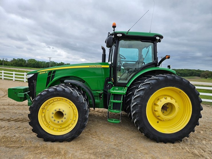2013-john-deere-8335r-image-2