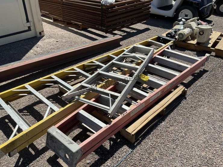 pallet-of-step-ladders-image-1