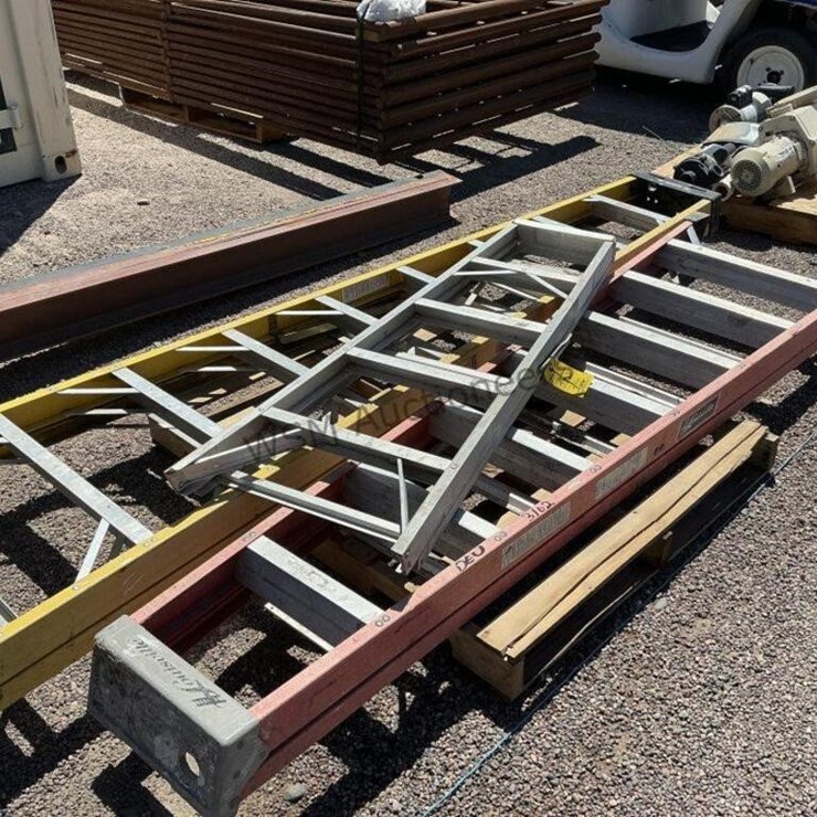 PALLET OF STEP LADDERS