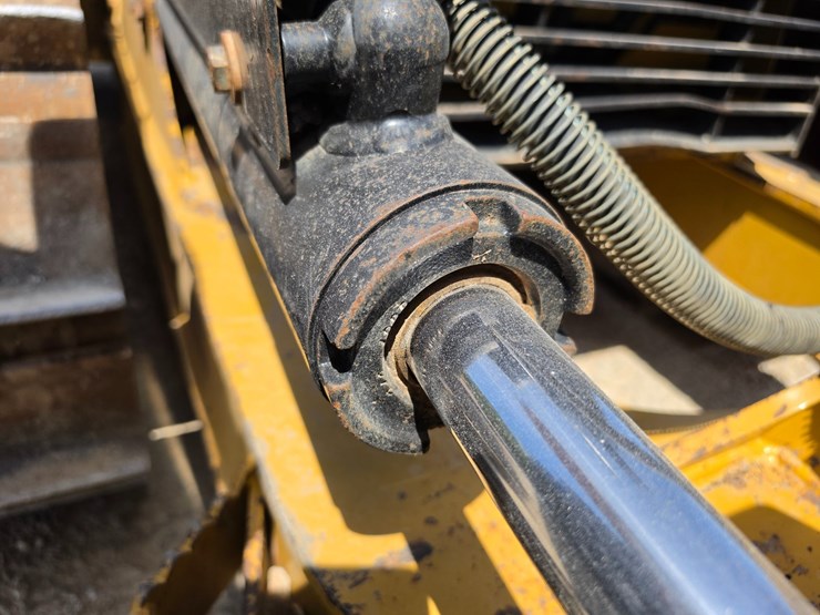 2016-caterpillar-d6k2-lgp-image-84