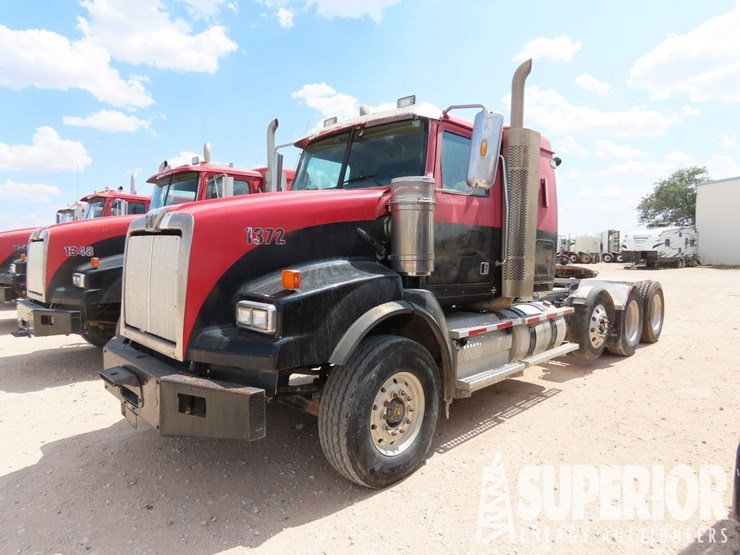 2015-western-star-4900-image-1