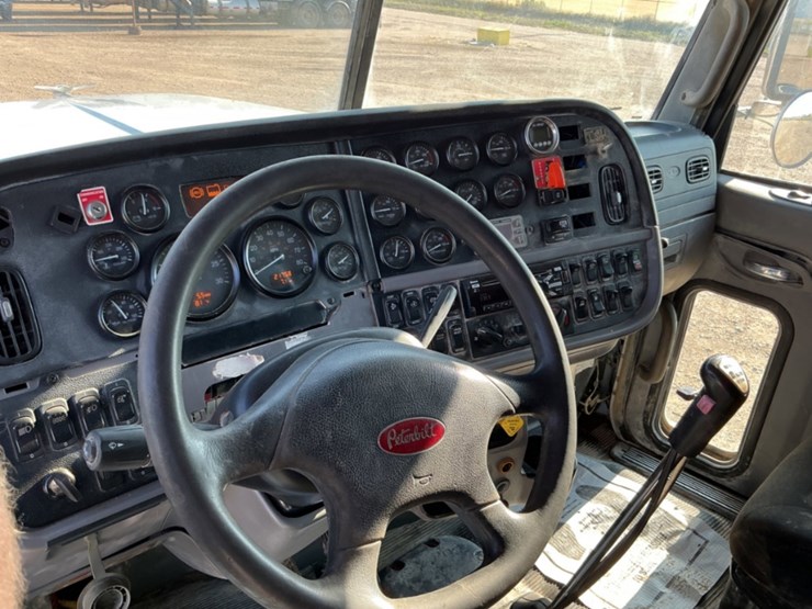 2015-peterbilt-367-image-24