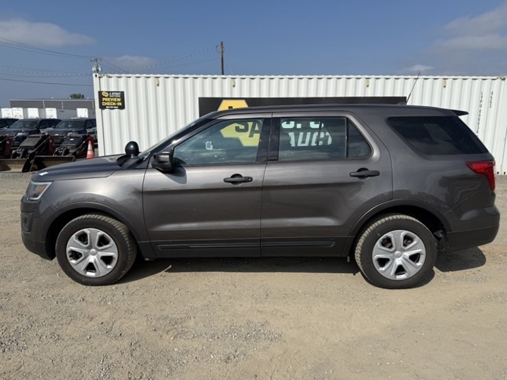 2017-ford-explorer-image-8