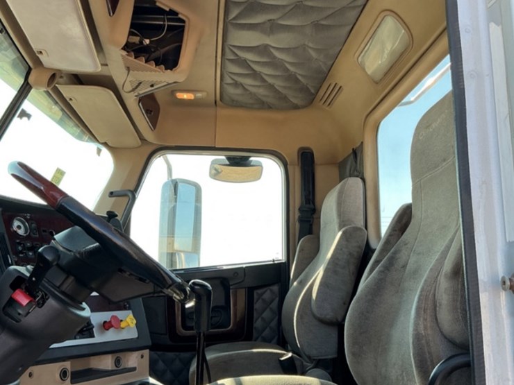 2012-freightliner-coronado-122-sd-image-22