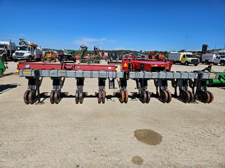 #80-•-hiniker-3pt-8-row-30"-cultivator-image-8