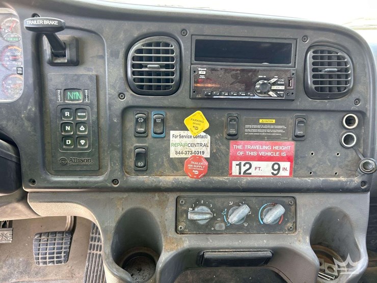 2019-freightliner-m2-106-image-15