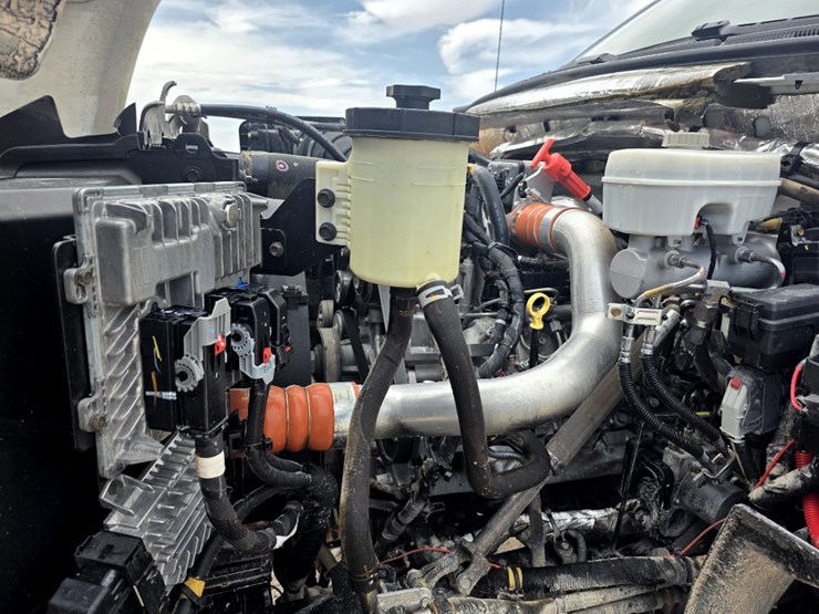 2023-chevrolet-silverado-4500hd-image-10