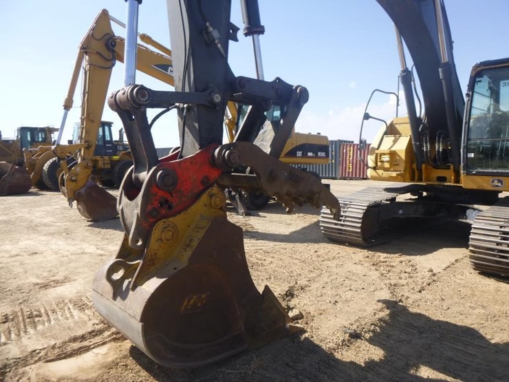 2011-deere-225d-lc-image-8