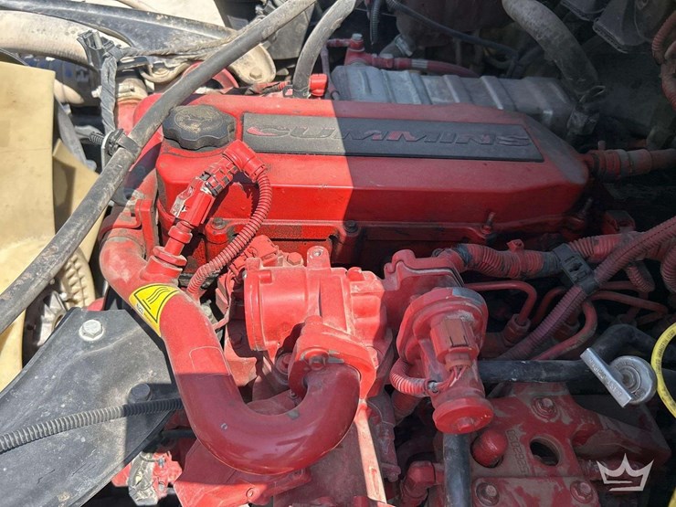 2019-freightliner-m2-106-image-9