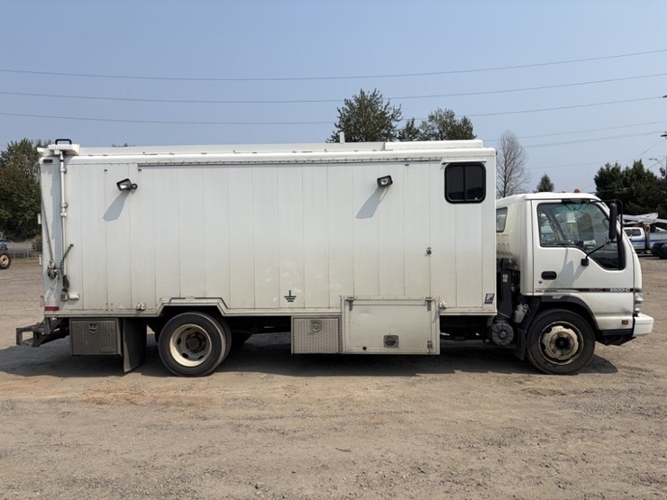 2007-gmc-w5500hd-image-3