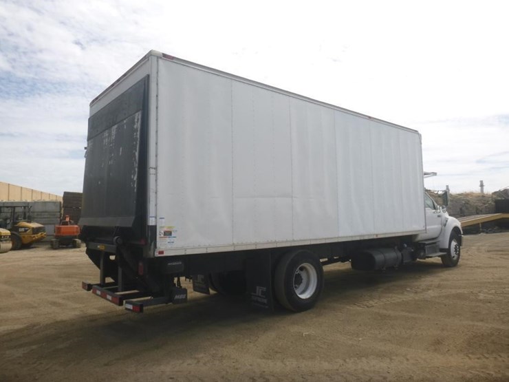 2011-ford-f750-image-3