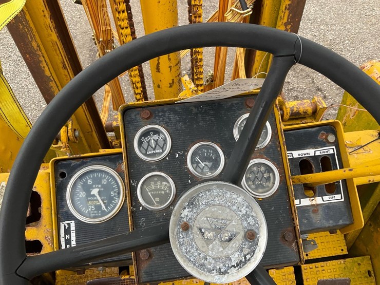 massey-ferguson-2500-image-32