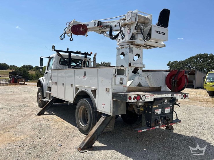 2020-freightliner-m2-106-image-2