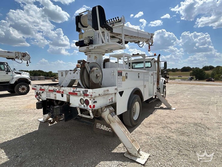 2019-freightliner-m2-106-image-4