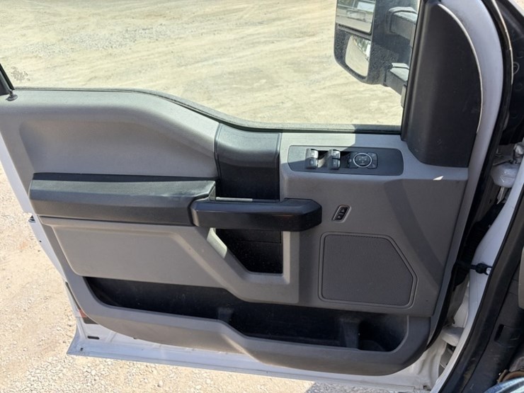 2017-ford-f550-image-27