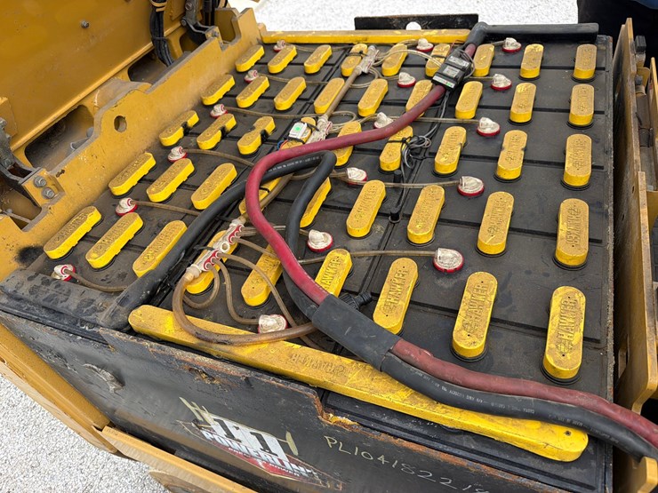 #1363-•-cat-ec25en-electric-forklift-image-31