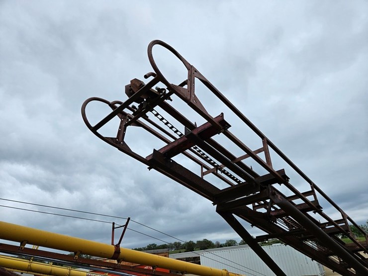 new-holland-131-image-12