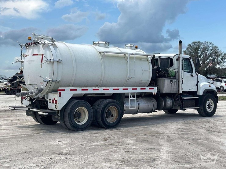 2015-freightliner-114sd-image-3