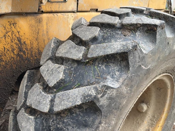 1990-deere-444e-image-35