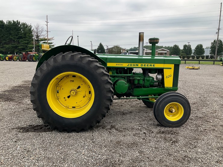 1957-john-deere-820-image-6