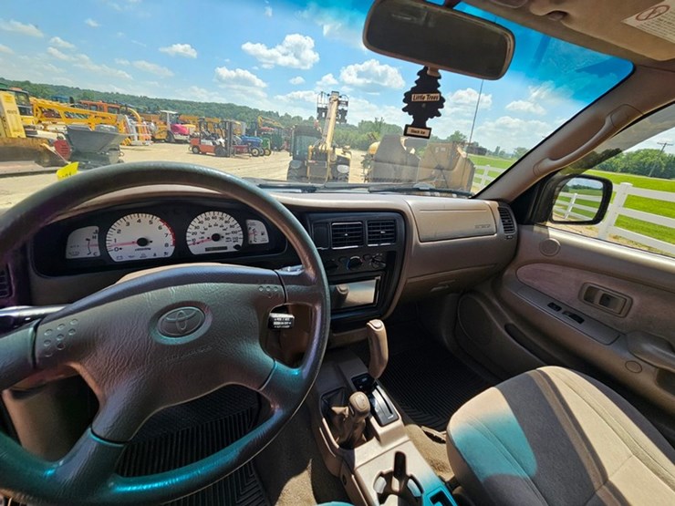2004-toyota-tacoma-image-46