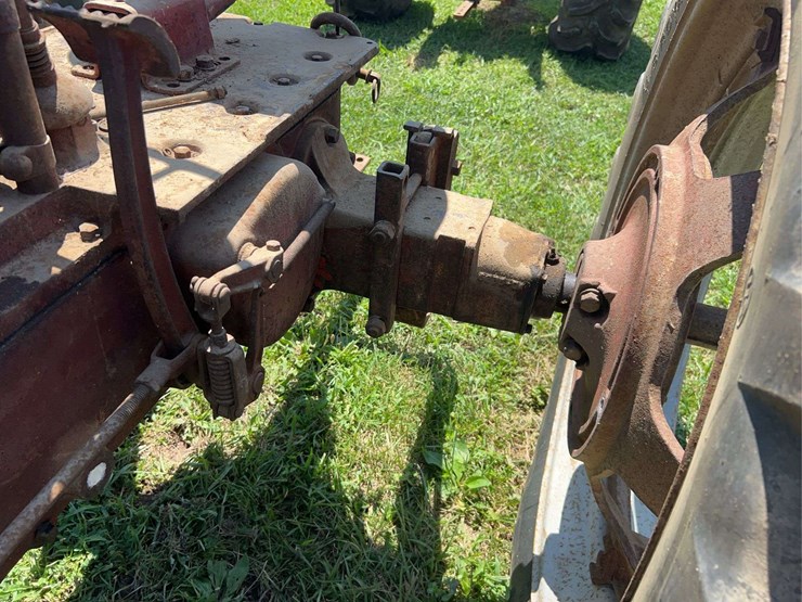 1941-farmall-h-with-mounted-buzz-saw-image-17