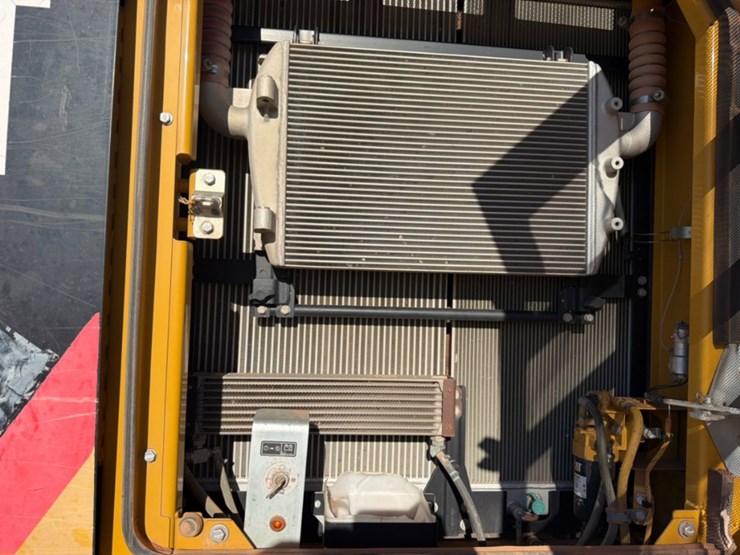 2015-caterpillar-326fl-image-12
