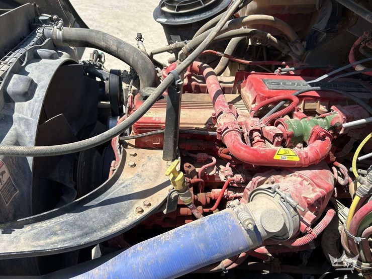 2020-freightliner-m2-106-image-9