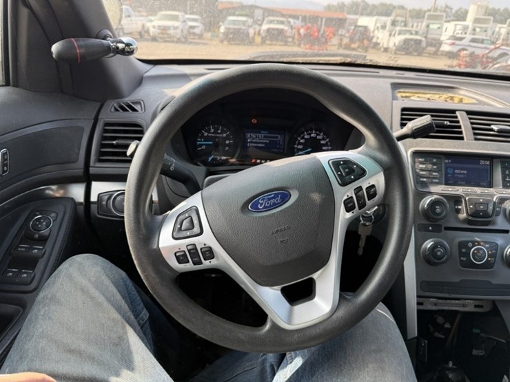 2015-ford-explorer-image-26
