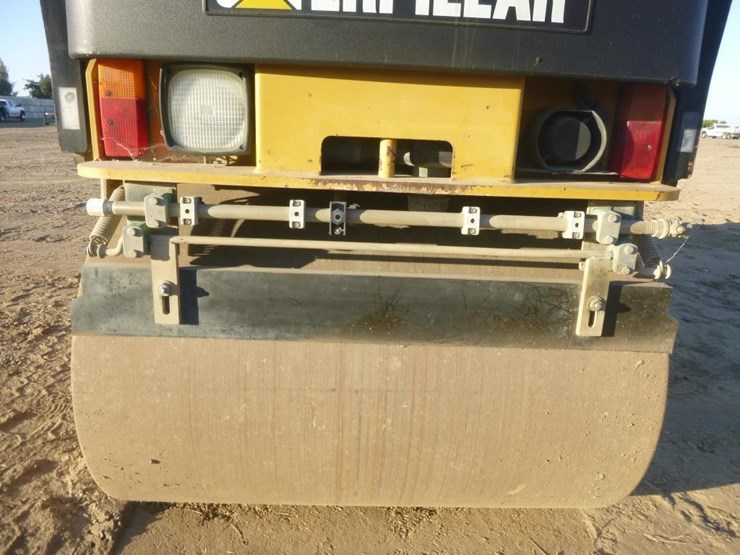 2013-caterpillar-cb22-image-16