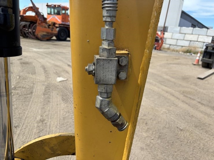 caterpillar-303.5-image-15
