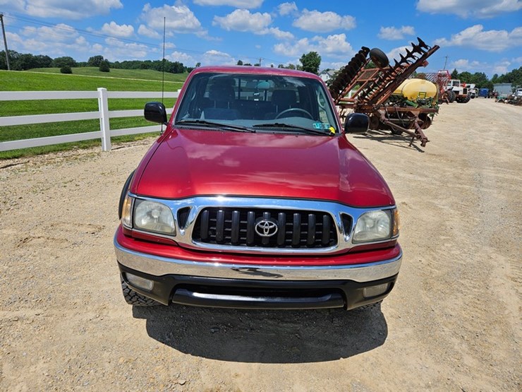 #25-•-2002-toyota-4x4-pickup-truck-image-8