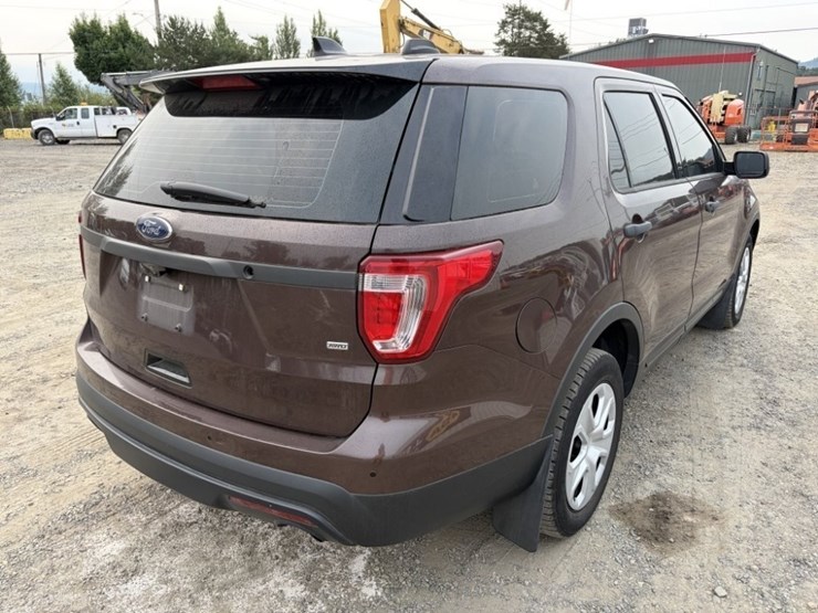 2017-ford-explorer-image-5