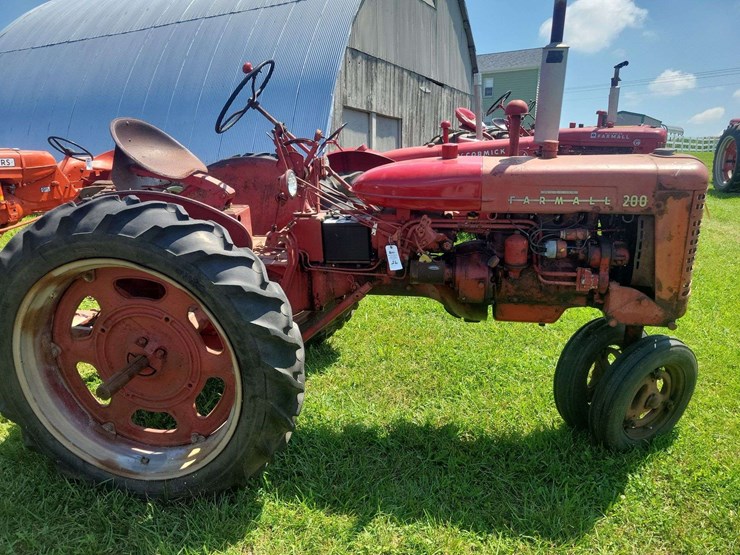 farmall-200-with-fast-hitch-sickle-mower-image-2