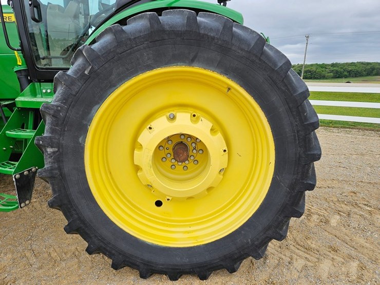 2013-john-deere-8335r-image-14