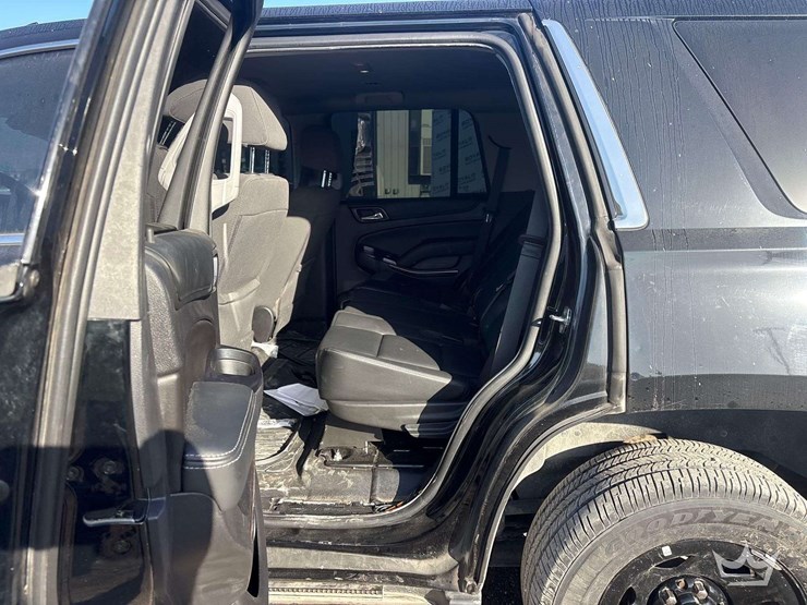 2020-chevrolet-tahoe-image-21