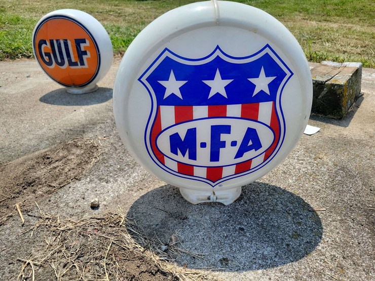 reproduction-mfa-gas-pump-globe-image-3