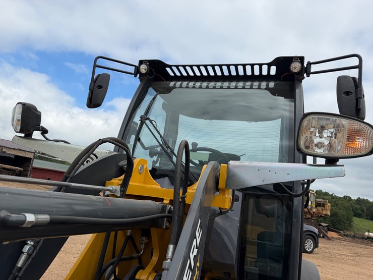 2023-john-deere-g-image-52