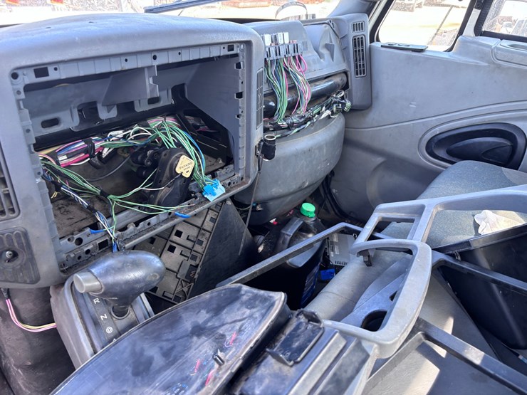 2006-international-durastar-4300-image-10