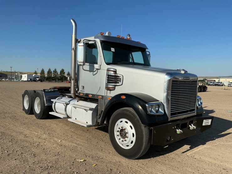 2013-freightliner-coronado-122-sd-image-3