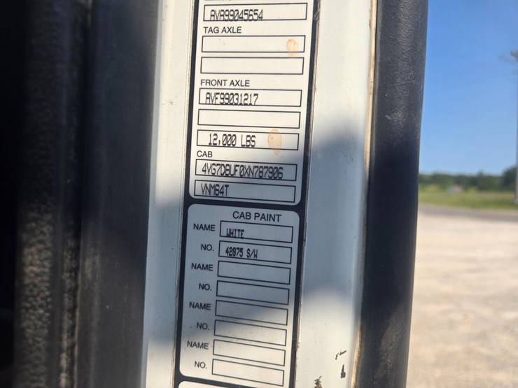 1999-volvo-vn-image-49