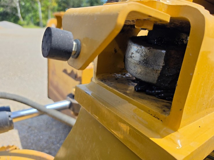 2016-caterpillar-d6k2-lgp-image-78