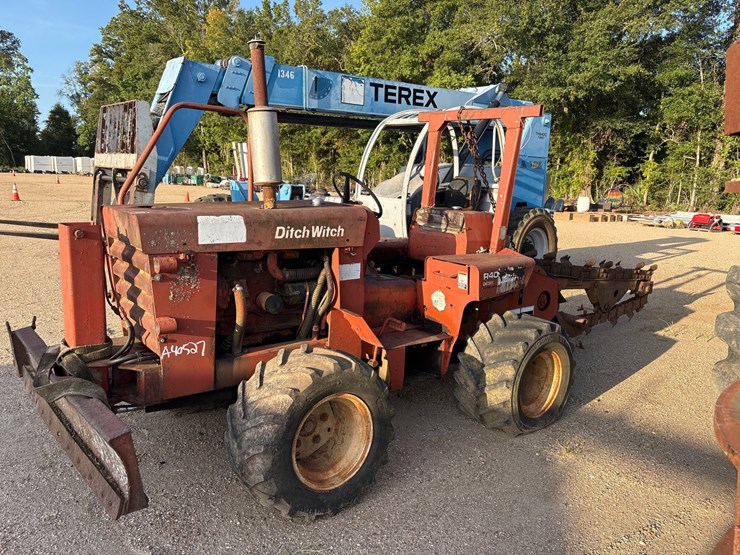 ditch-witch-r40-image-1