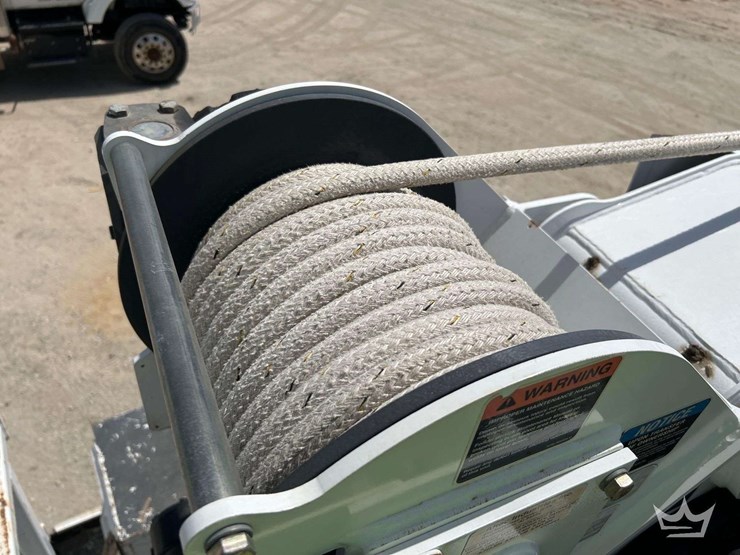 2019-freightliner-m2-106-image-32