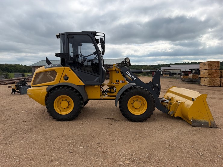 2023-john-deere-g-image-8
