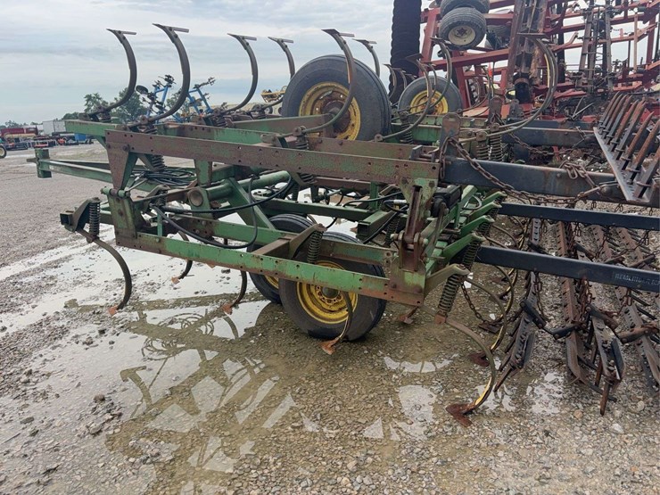john-deere-field-cultivator,-c-shank,-5-bar-harrow,-25ft-image-11